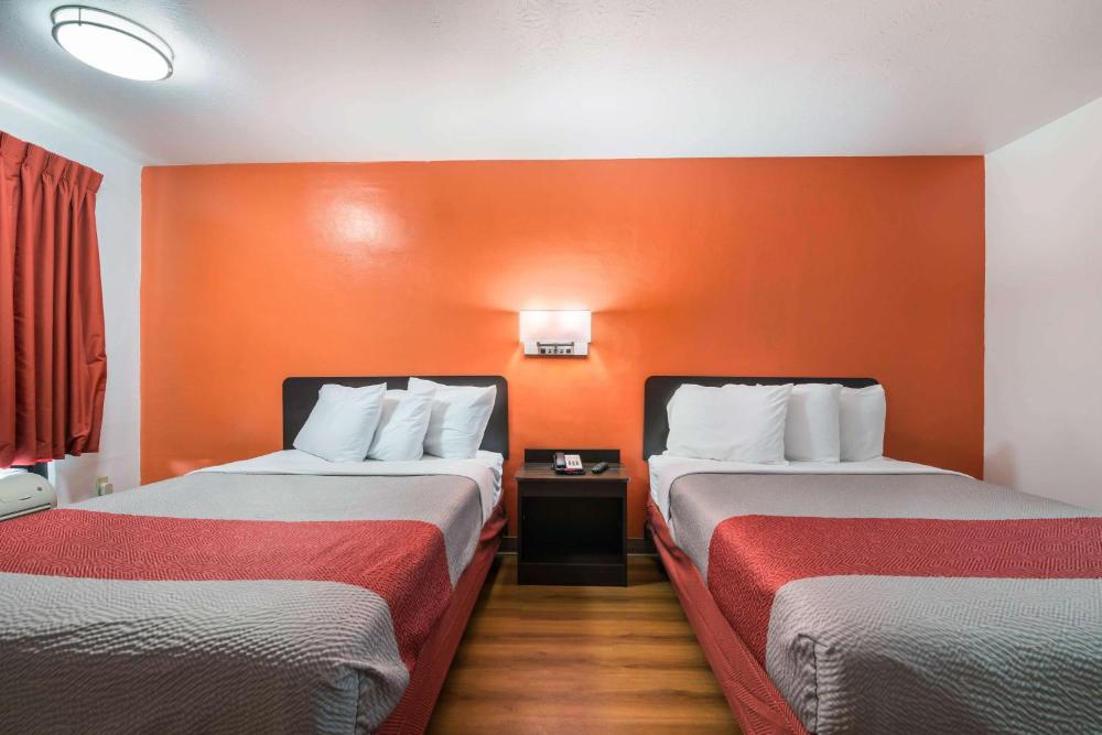 Deluxe Quadruple Room - Non-Smoking interior